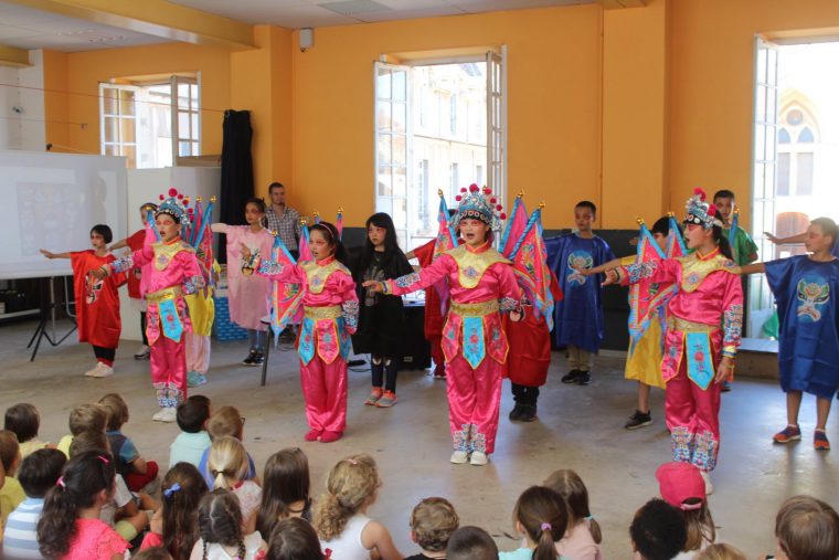 Autun | En Images Le Spectacle Des Enfants De Chengdu, Ville encequiconcerne Spectacle Danse Chinoise
