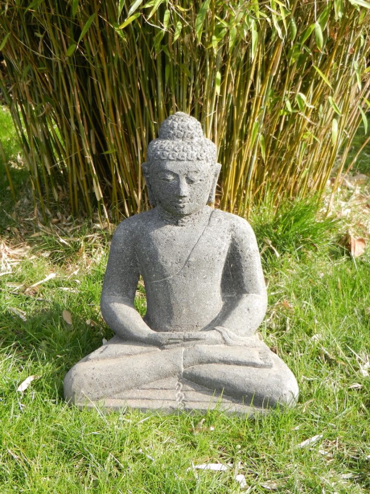 Bouddha En Pierre De Lave-Pas Coulée pour La Grenouille Meditation