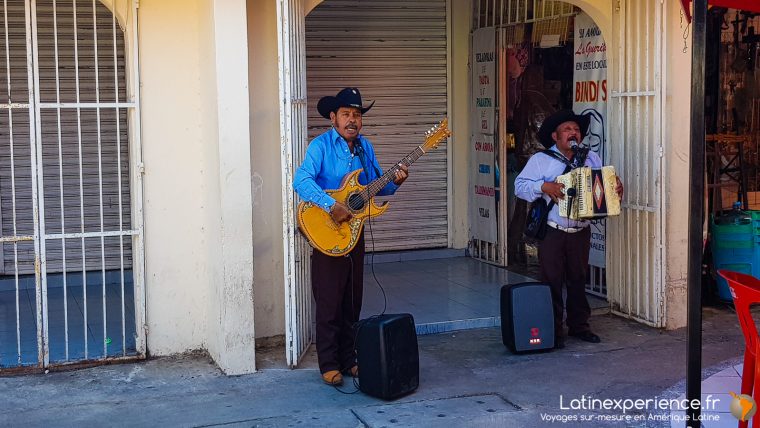 Cancun La Capitale Touristique Du Yucatan Au Mexique serapportantà Musicien Mexicain