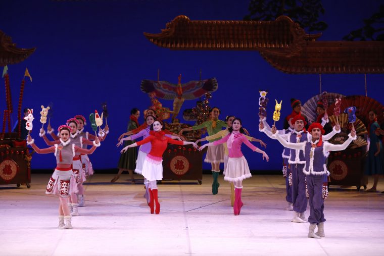 Casse-Noisette » Par Le Ballet National De Chine pour Spectacle Danse Chinoise