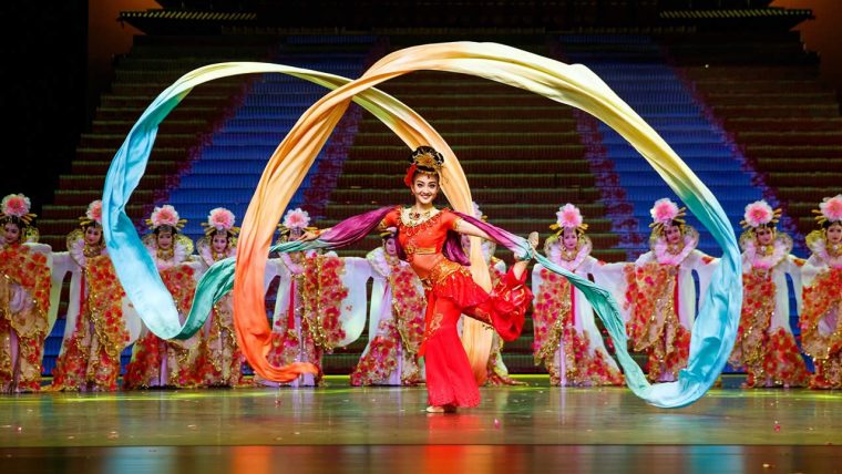 Chine : Une Soirée Culturelle Pour Les 70 Ans | Defimedia destiné Spectacle Danse Chinoise