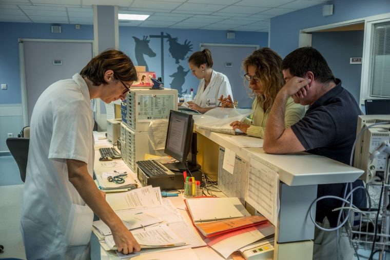 Clowneries Hospitalières Avec Etoil'clown | Apivia Prévention encequiconcerne Etoil Clown