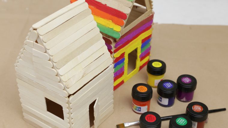 Comment Fabriquer Une Maison En Bâtonnets De Glace concernant Bricolage Avec Baton De Bois
