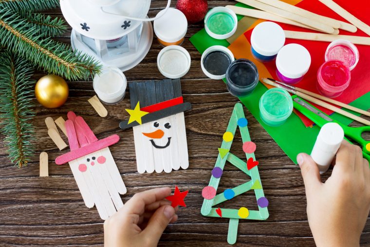 Décorer Son Sapin De Noël Avec Des Objets Fabriqués Par Les à Bricolage De Noel Pour Maternelle