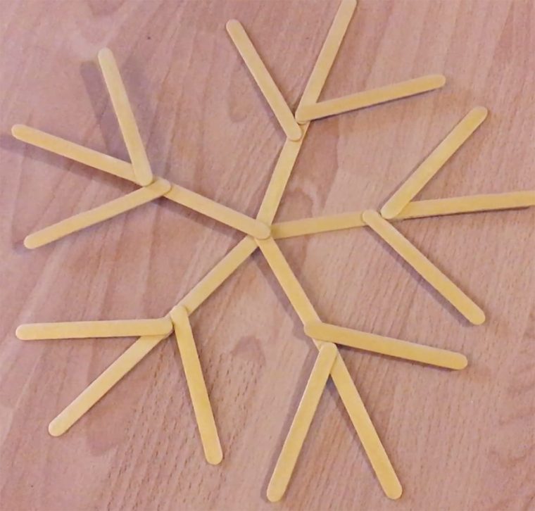 Flocons De Neige En Bâtonnets De Bois [Video] destiné Bricolage Avec Baton De Bois