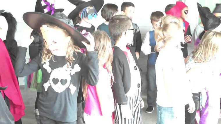 Knock Knock Happy Halloween Ce1 Ce2 17 Oct 2014 Hdv 0477 encequiconcerne Halloween Ce2