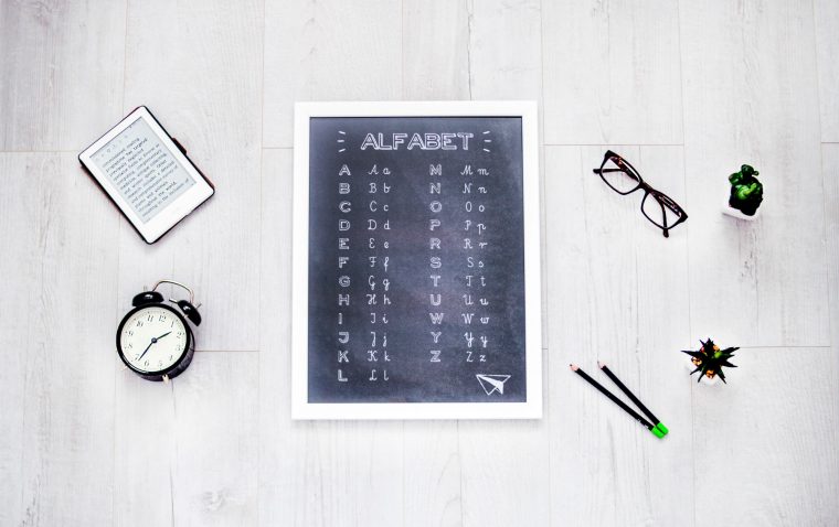 L'alphabet En Anglais : Lettres, Prononciation Et Astuces concernant Chanson Des Chiffres En Français L'alphabet En Anglais : Lettres, Prononciation Et Astuces concernant Chanson Des Chiffres En Français