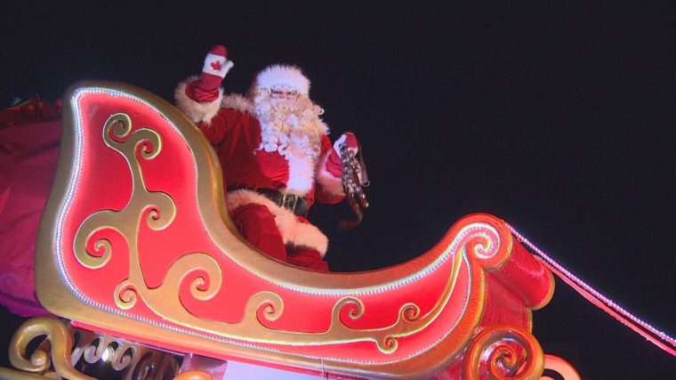 Le Père Noël Est À Winnipeg Samedi Avec Son Nouveau Traîneau tout Image Du Pere Noel Et Son Traineau