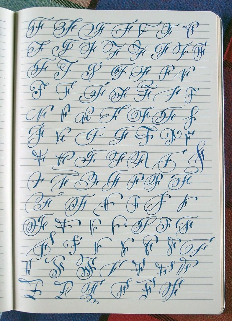 Majuscule F Variants By Polish Calligrapher Barbara Galinska concernant Majuscule Script