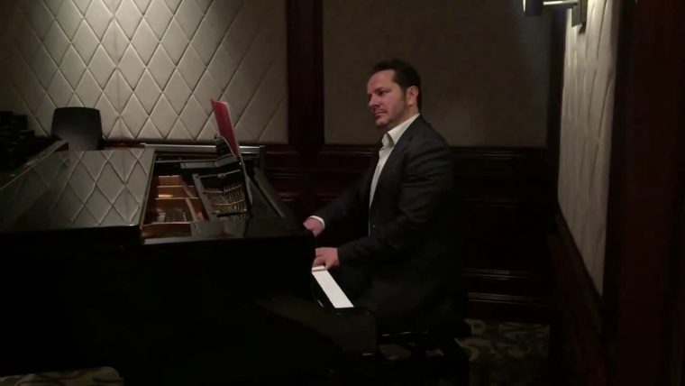 Montage Vidéo Kizoa: 15)Joyeux Noel. Chanson. Musique. Piano à Petit Papa Noel Video