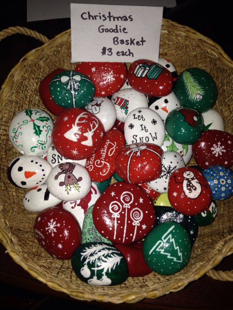 My Mini Christmas Rocks :)By Shaunicie Rock | Peintures destiné Caillou Fete Noel