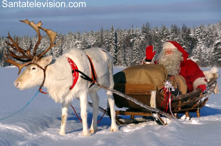 Photos: Père Noël Laponie -Image Sur Petit Papa Noël Finlande pour Image Du Pere Noel Et Son Traineau