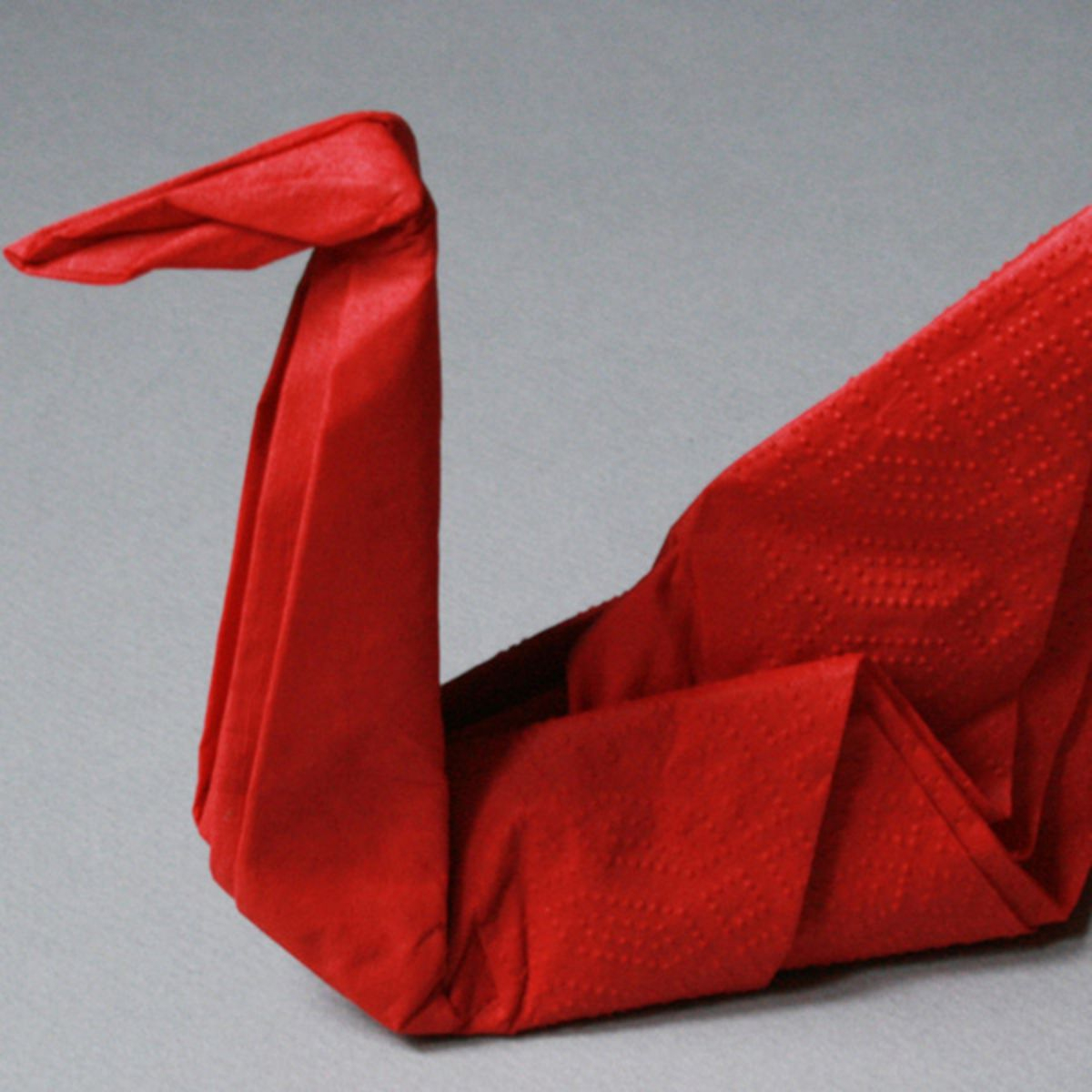 Pliage De Serviette : La Forme Cygne : Femme Actuelle Le Mag serapportantà Origami Canard