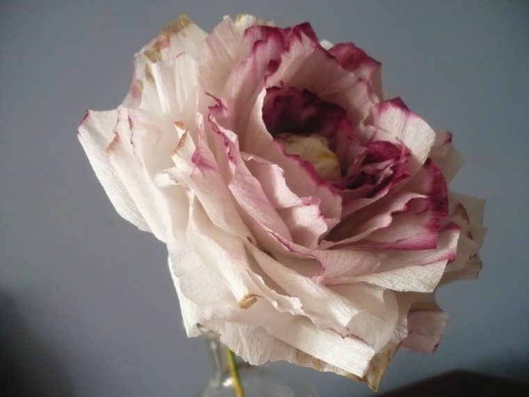 Rose En Papier Crépon Délavé … | Rose En Papier Crepon, Rose dedans Realisation Papier Crepon
