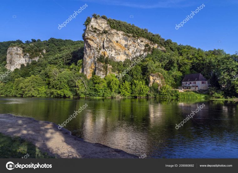 Scenic Landscape Dordogne River Nouvelle Aquitaine Region encequiconcerne Nouvelle Region France