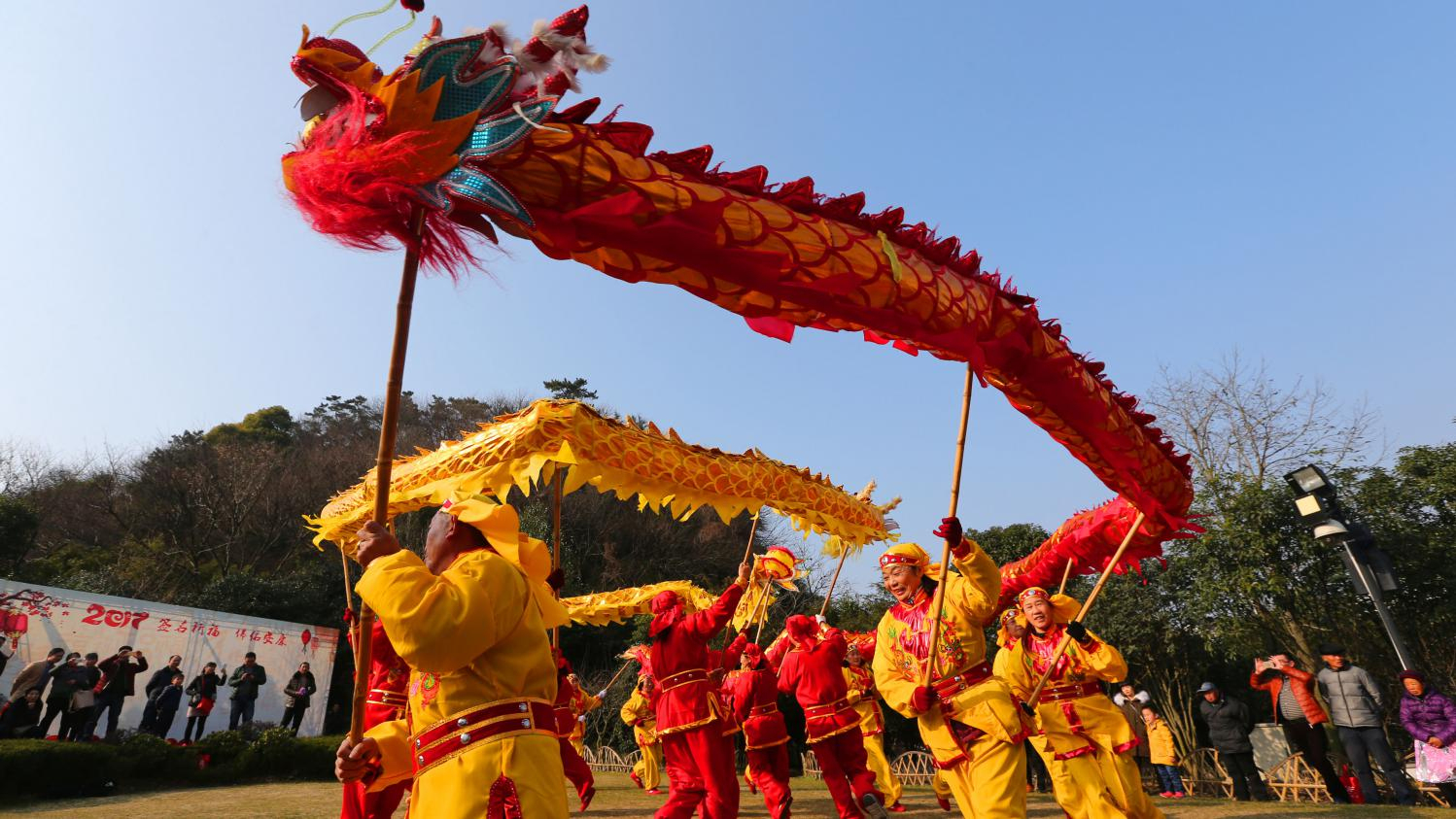 Video. Chine : Un Concours De &quot;danse Du Lion&quot; De Haute Volée serapportantà Spectacle Danse Chinoise