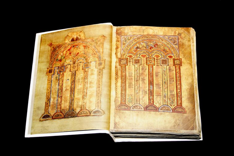 5 Must-See Sights Of Dublin pour Script In The Book Of Kells