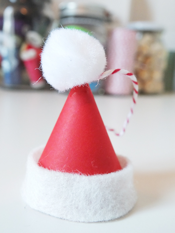 Fabriquer Un Bonnet De Père Noël - Momes tout Décoration De Noel À Imprimer
