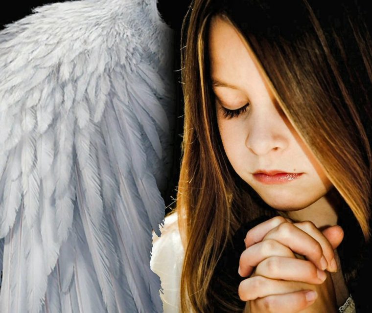 One Prayer Girl dedans Little Angel