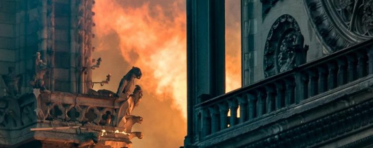 Quasimodo Pleure Notre-Dame De Paris: Les Hommages En à Coloriage Notre Dame De Paris