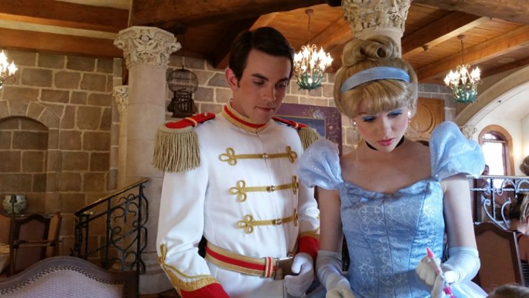 Rencontrer Elsa, Anna Et Les Princesses À Disneyland Paris à Le Portrait De Cendrillon