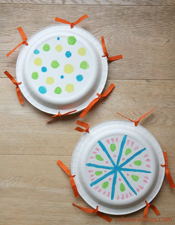 Un Tambourin Avec Des Assiettes En Carton | Travaux Manuel destiné Maracas Activité Manuelle