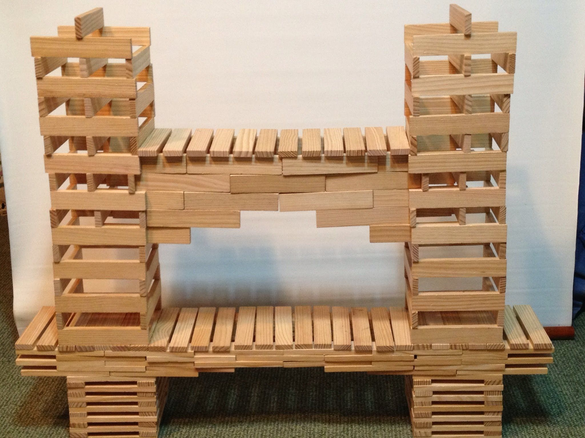 Поделки из дженги. Необычные фигуры из дженга. Домик из дженги. Постройки из дженги легкие. Фигуры из палочек дженга.