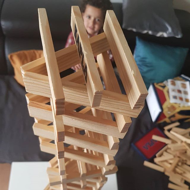 Familyaventure Sur Instagram : Pendant Ce Temps Là On Fait tout Tour Kapla Facile Familyaventure Sur Instagram : Pendant Ce Temps Là On Fait tout Tour Kapla Facile