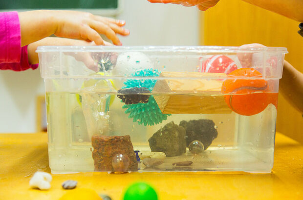 Experiment | Schwimmt Es Oder Schwimmt Es Nicht encequiconcerne Experimente Mit Kindern Wasser