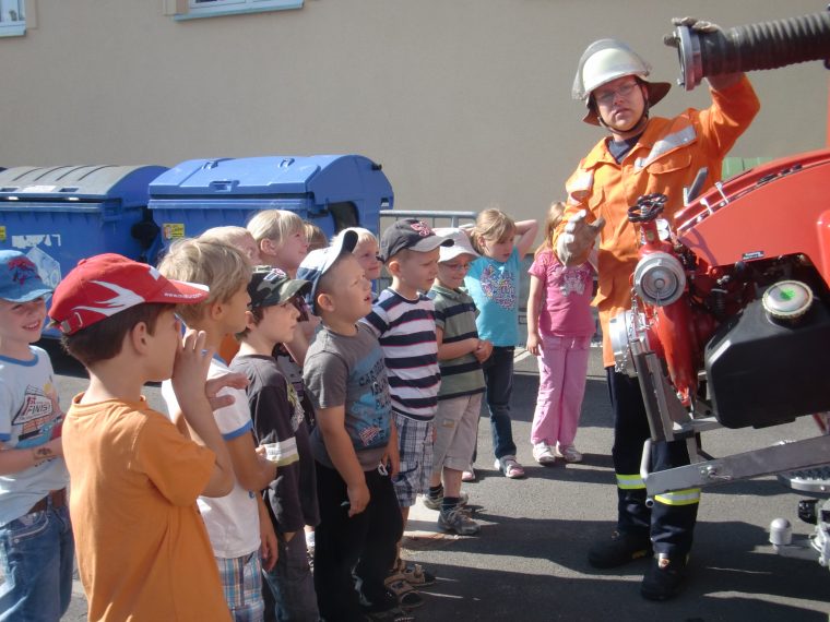 Feuerwehr Im Kindergarten | Brandschutzerziehung dedans Feuerwehr Im Kindergarten