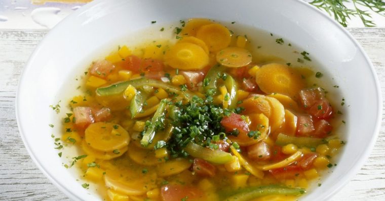 Karotten-Kürbis-Suppe Mit Paprika Rezept | Eat Smarter avec Brokkoli Kürbis Suppe
