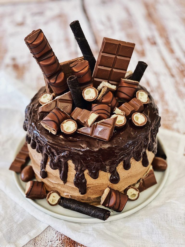 Kinder Schokolade Torte - Triple Chocolate Drip Cake à Kinder Backen Rezepte