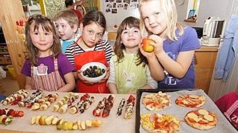 Kochen – Kita-Kinder Zeigen Ihre Kochkunst – New Articles intérieur Kochen Im Kindergarten