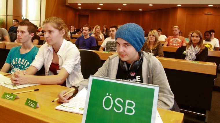 Planspiel Politik In Düsseldorf: Ratssitzung Nur Für Schüler dedans Politik Erklärung Für Schüler