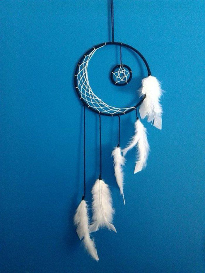 Traumfänger Aus Dunkelblauem Garn, Weißem Faden Und Weißen destiné Traumfänger Basteln Mit Kindern Anleitung Traumfänger Aus Dunkelblauem Garn, Weißem Faden Und Weißen destiné Traumfänger Basteln Mit Kindern Anleitung