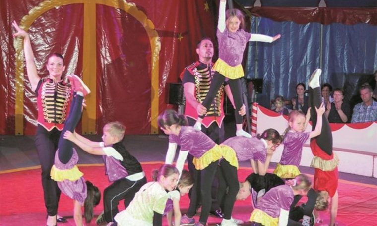 Zirkus War Eine Ganze Woche Lang Zu Gast concernant Kinder Spielen Zirkus