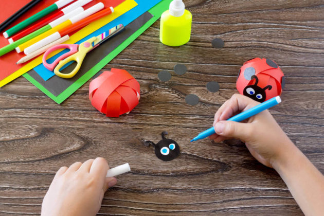 5 Idées De Travaux Manuels Pour Les Enfants En Âge dedans Travaux Manuels Enfants