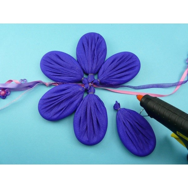 Basteln Mit Krepppapier, Eine Herrliche Blume Basteln avec Krepppapier Basteln Basteln Mit Krepppapier, Eine Herrliche Blume Basteln avec Krepppapier Basteln