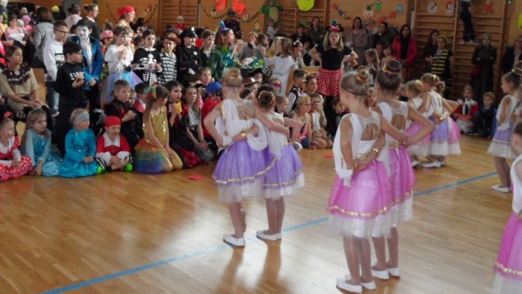 Bunte Kostüme Und Jede Menge Spaß Beim Fasching Der intérieur Zirkusprojekt Grundschule Material