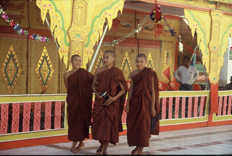 Einmal Ein Asiatisches Lichterfest Miterleben serapportantà Buddhistische Feste