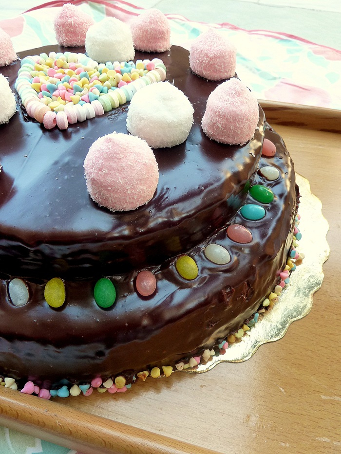 Gâteau D'Anniversaire Au Chocolat Décoration Bonbon tout Gateau D Anniversaire
