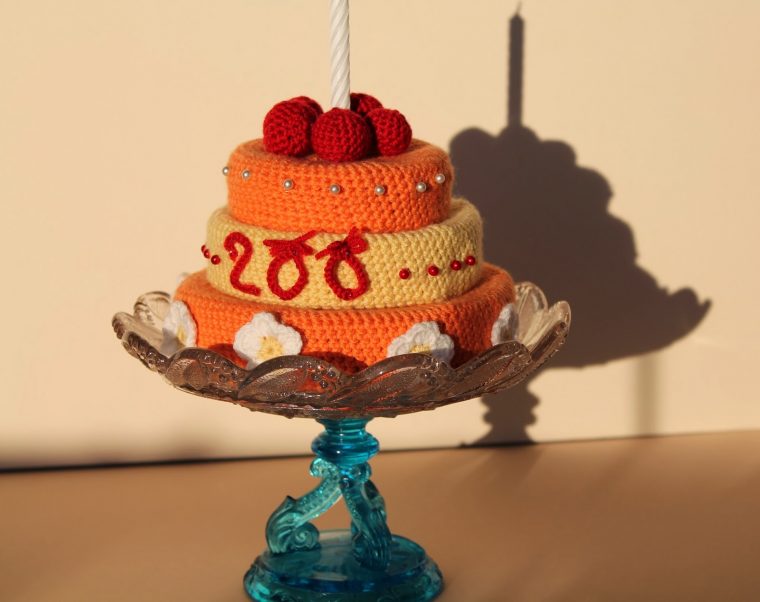 Gâteau D'Anniversaire Pour Le Défi N° 200 Des Serial avec Gâteau D Anniversaire