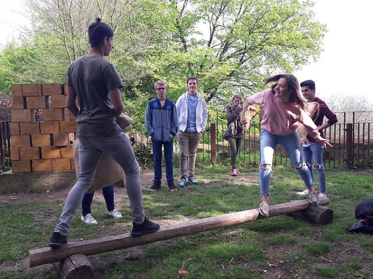 Internatsschüler Besuchen Mittelalterliche Spiele Auf Der serapportantà Mittelalterliche Spiele