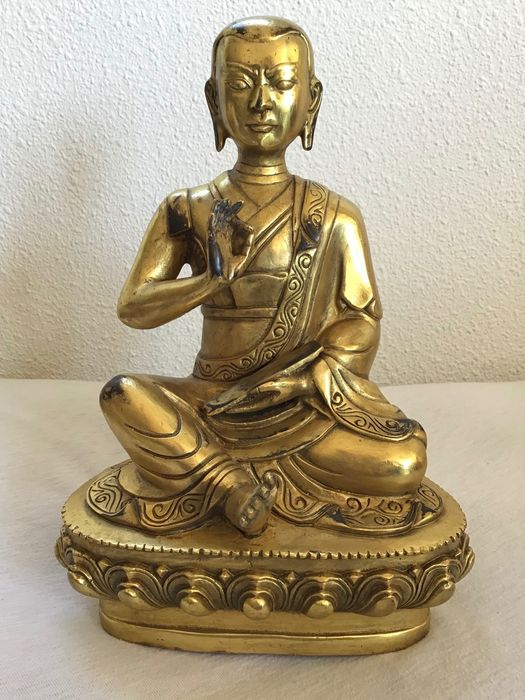 Mönch Mit Gebetbuch In Der Hand – Vergoldete Bronze pour Buddhismus Erklärung