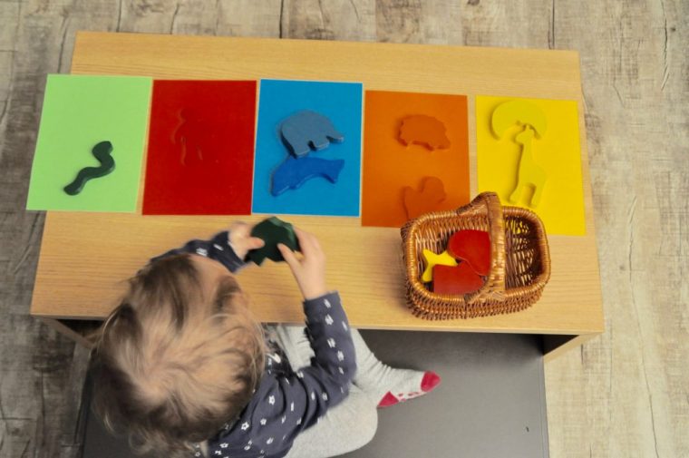 Montessori-Inspirierte Spiele Selber Machen – Farben pour Spiele Für Kindergarten