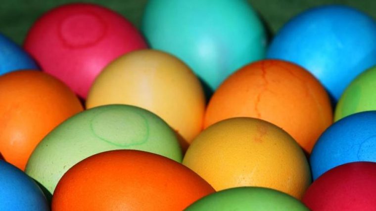 Ostern: Eier Zu Ostern: Wie Man Am Besten Färbt concernant Warum Feiert Man Ostern