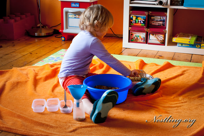 Spielecke Im Wohnzimmer Nach Montessori – Nestling pour Spiele Im Kindergarten