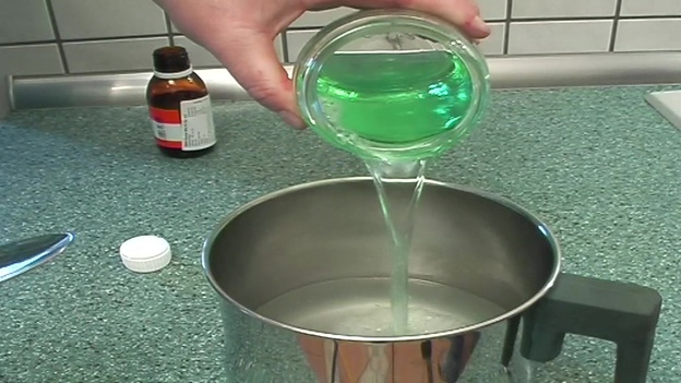 Video: Riesenseifenblase – Ein Rezept Für Optimales serapportantà Seifenblasenwasser Selbst Herstellen