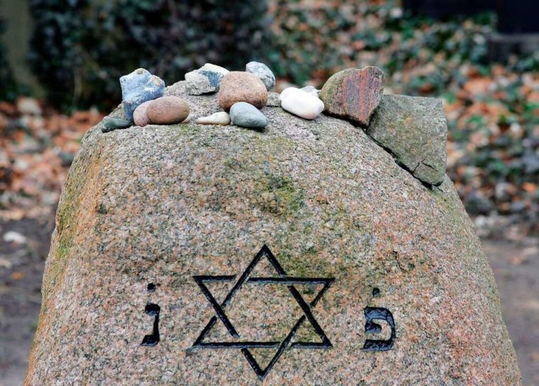 Wie Begraben Gläubige Juden Ihre Toten? – Erklär'S Mir pour Was Ist Das Judentum