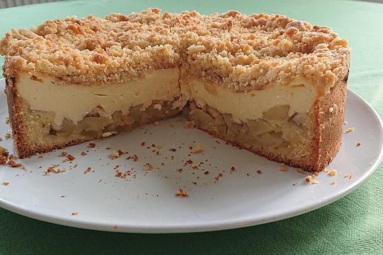 Apfelkuchen Mit Vanillecreme Und Streuseln | Kuchen Und dedans Schnelles Rezept Apfelkuchen Mit Vanillepudding
